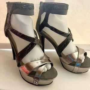 Guess Timlez2 Silver and Gray Heels Size 8 M.